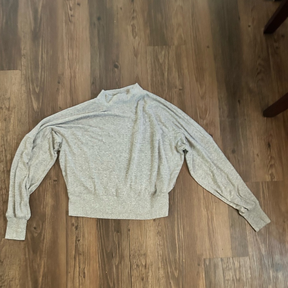 PrAna Gray women’s long sleeve crop top